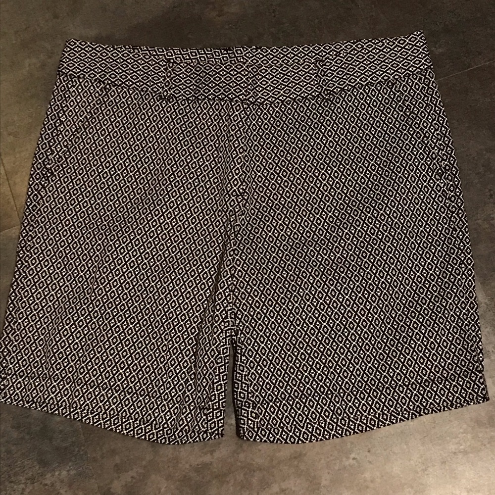 Land’ n Sea printed golf shorts size 8